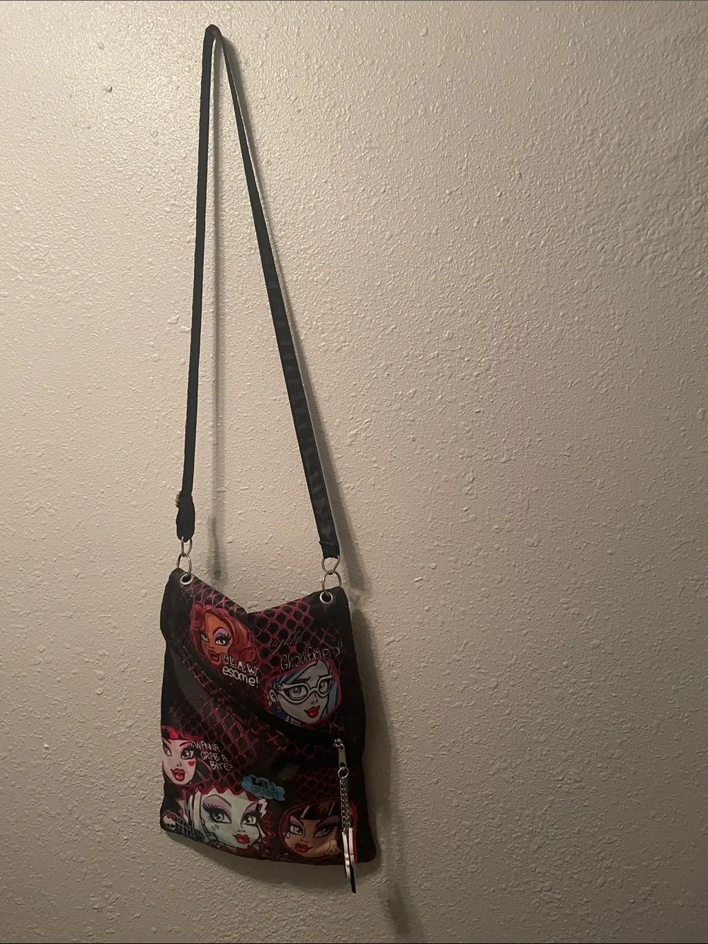 monster high Black & Pink Character Crossbody Bag